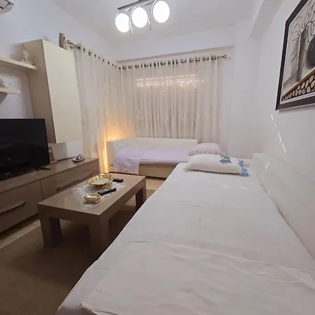 Holiday Home Durres Appartamento *