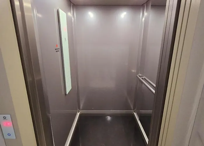 Holiday Home Durres 公寓 *